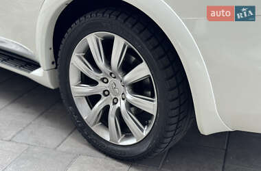 Внедорожник / Кроссовер Infiniti QX56 2011 в 