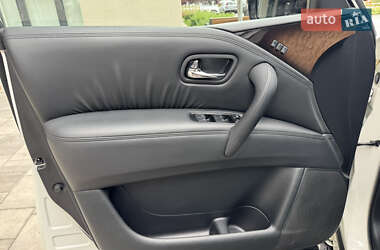 Внедорожник / Кроссовер Infiniti QX56 2011 в 