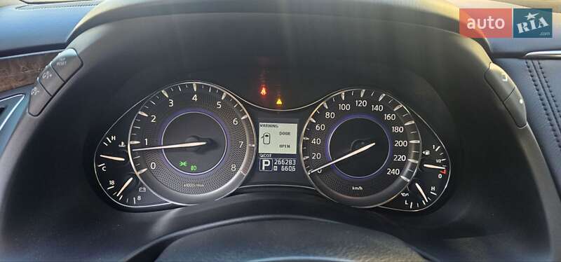 Внедорожник / Кроссовер Infiniti QX56 2010 в Тернополе