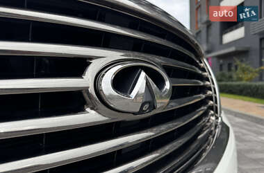 Внедорожник / Кроссовер Infiniti QX56 2011 в 
