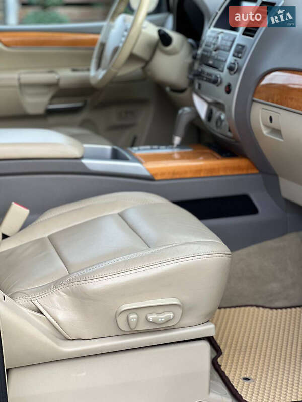 Внедорожник / Кроссовер Infiniti QX56 2009 в Ужгороде