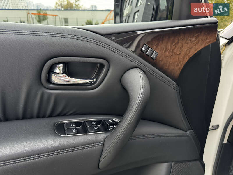 Внедорожник / Кроссовер Infiniti QX56 2011 в Киеве