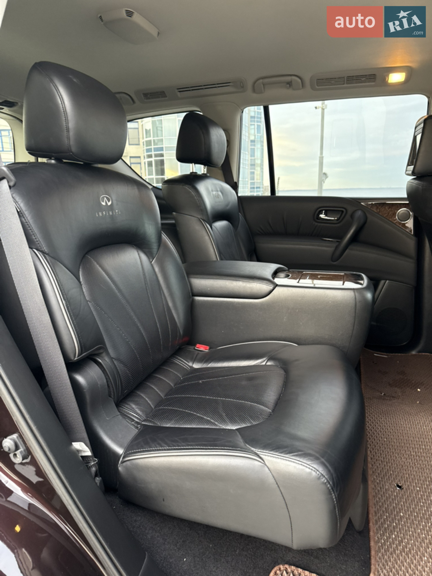 2011 Infiniti QX56 - мініатюра 16