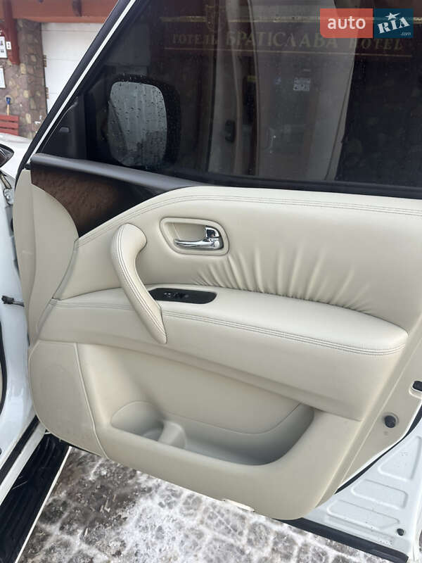 Внедорожник / Кроссовер Infiniti QX56 2011 в Тернополе