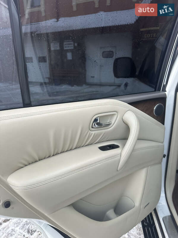 Внедорожник / Кроссовер Infiniti QX56 2011 в Тернополе