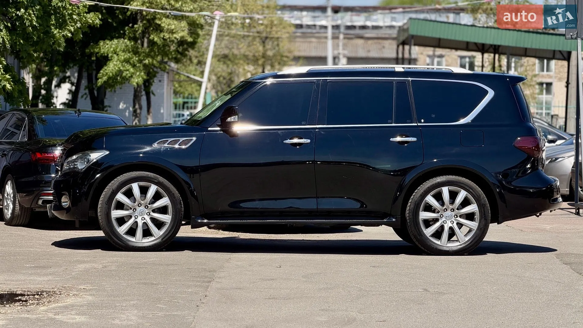 2010 Infiniti QX56 - мініатюра 2