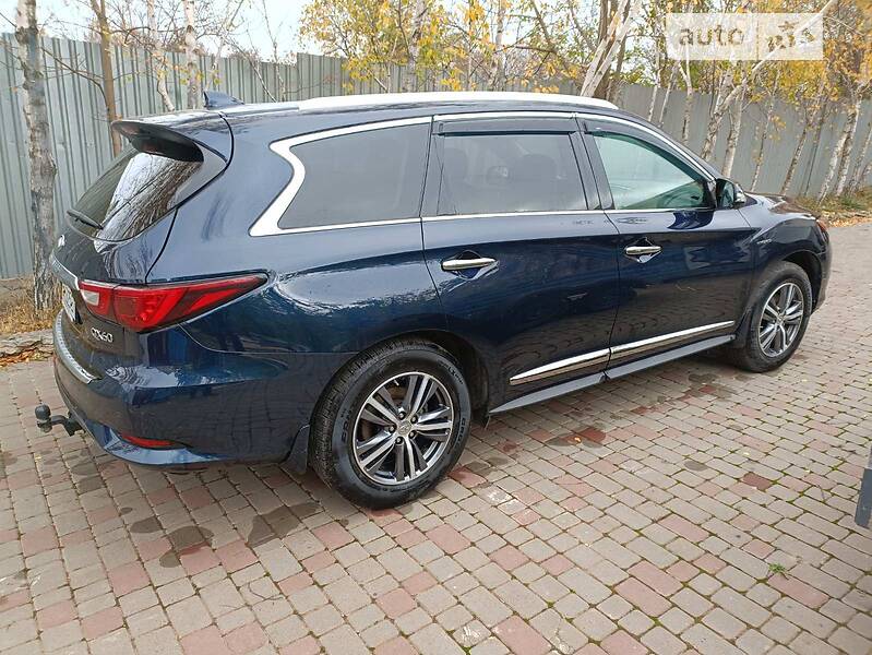 Внедорожник / Кроссовер Infiniti QX60 2017 в Черноморске