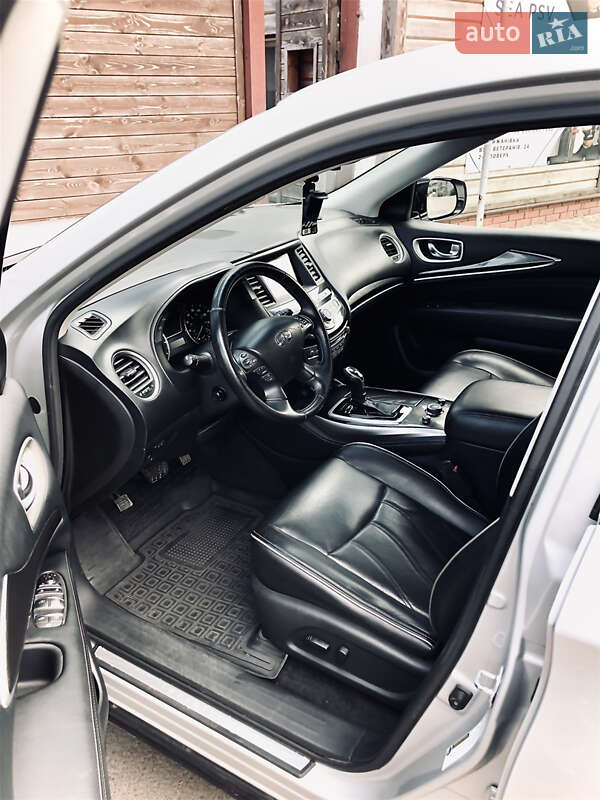 Позашляховик / Кросовер Infiniti QX60 2016 в Чечельнику