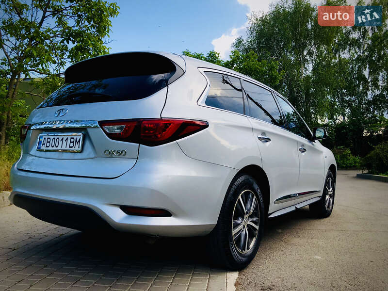 Позашляховик / Кросовер Infiniti QX60 2016 в Чечельнику