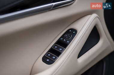 Позашляховик / Кросовер Infiniti QX60 2023 в 