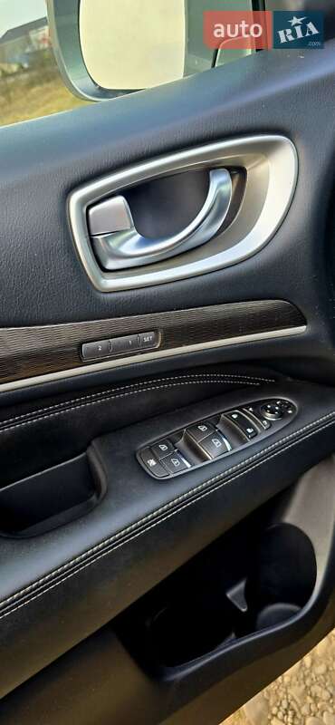 Внедорожник / Кроссовер Infiniti QX60 2019 в Калуше