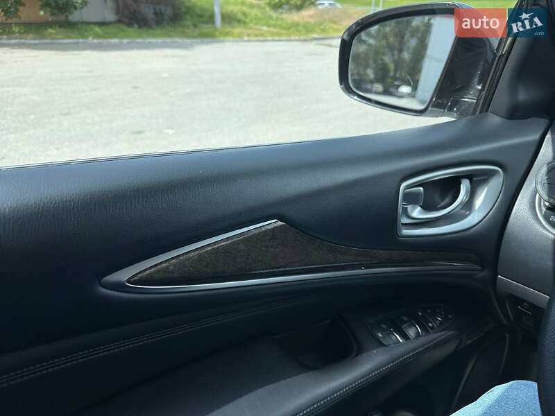 Позашляховик / Кросовер Infiniti QX60 2015 в Дніпрі