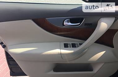 Позашляховик / Кросовер Infiniti QX70 2015 в 