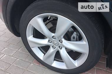 Позашляховик / Кросовер Infiniti QX70 2015 в 