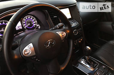 Позашляховик / Кросовер Infiniti QX70 2013 в Мелітополі