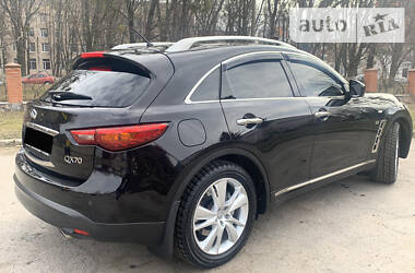 Позашляховик / Кросовер Infiniti QX70 2013 в 
