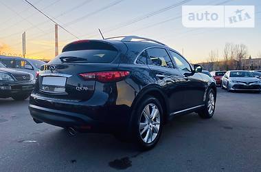 Позашляховик / Кросовер Infiniti QX70 2014 в 