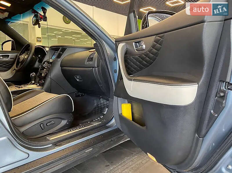 Внедорожник / Кроссовер Infiniti QX70 2016 в Одессе