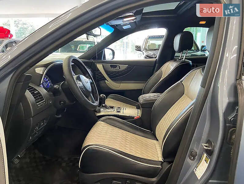 Внедорожник / Кроссовер Infiniti QX70 2016 в Одессе