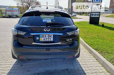 Внедорожник / Кроссовер Infiniti QX70 2016 в 