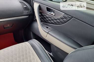 Внедорожник / Кроссовер Infiniti QX70 2016 в 
