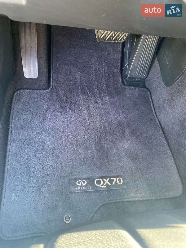 Внедорожник / Кроссовер Infiniti QX70 2016 в Каменском