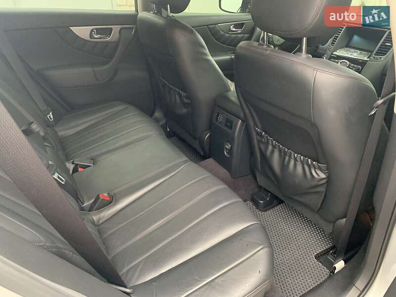 Внедорожник / Кроссовер Infiniti QX70 2017 в Запорожье