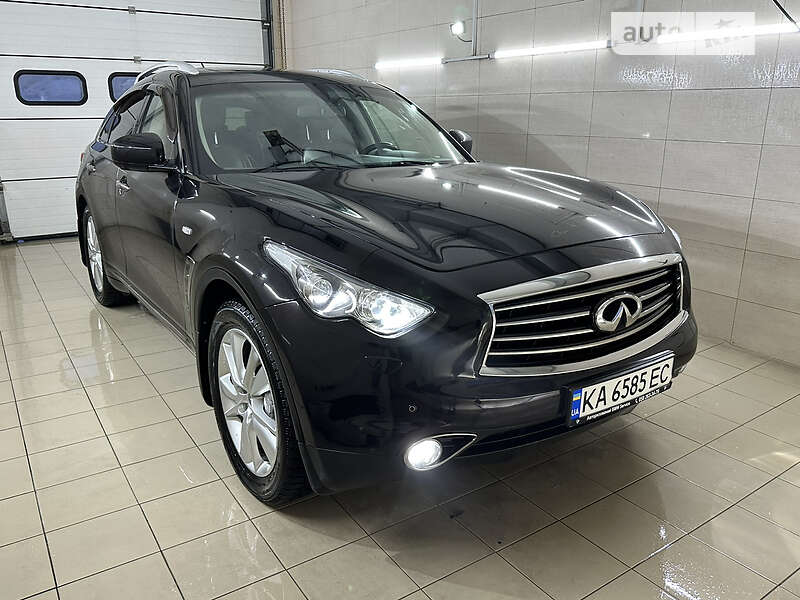 Внедорожник / Кроссовер Infiniti QX70 2013 в 
