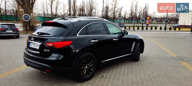 Внедорожник / Кроссовер Infiniti QX70 2014 в Харькове