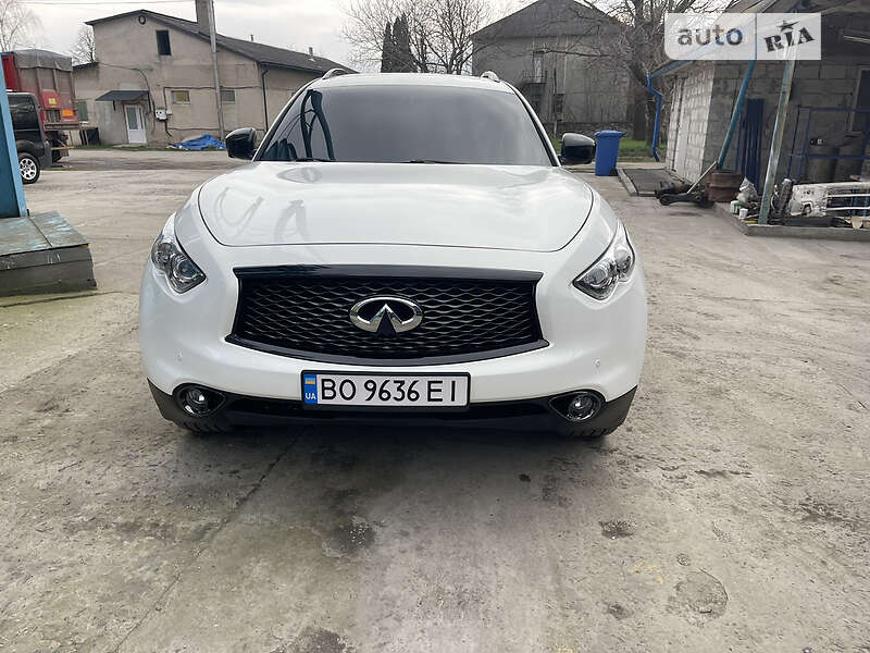 Внедорожник / Кроссовер Infiniti QX70 2014 в Тернополе