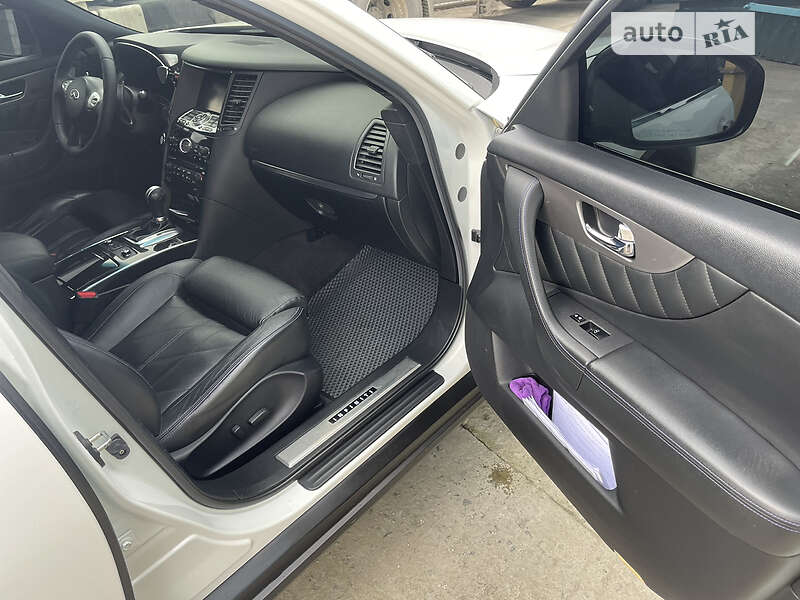 Внедорожник / Кроссовер Infiniti QX70 2014 в Тернополе