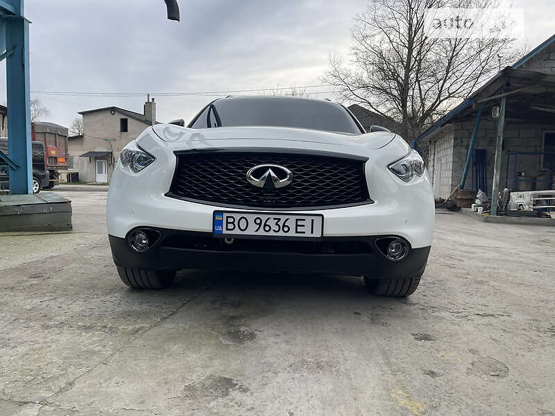 Внедорожник / Кроссовер Infiniti QX70 2014 в Тернополе