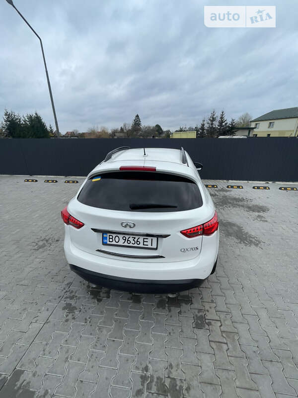 Внедорожник / Кроссовер Infiniti QX70 2014 в Тернополе