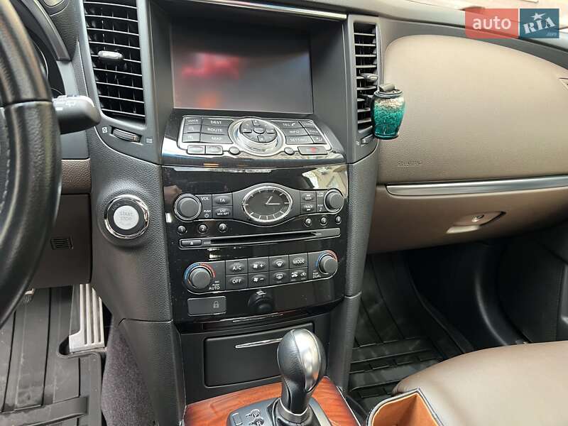 Позашляховик / Кросовер Infiniti QX70 2014 в Києві