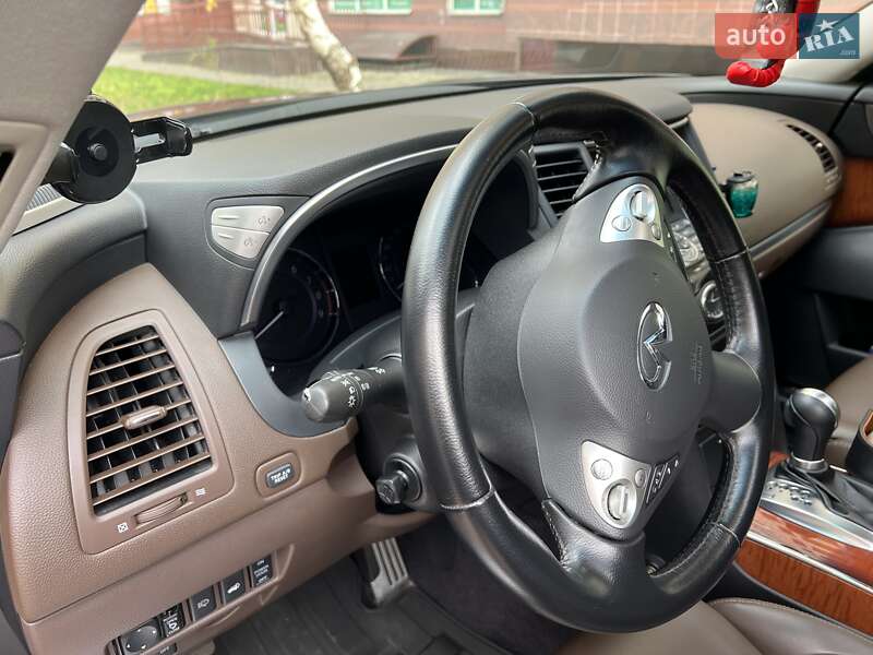 Позашляховик / Кросовер Infiniti QX70 2014 в Києві
