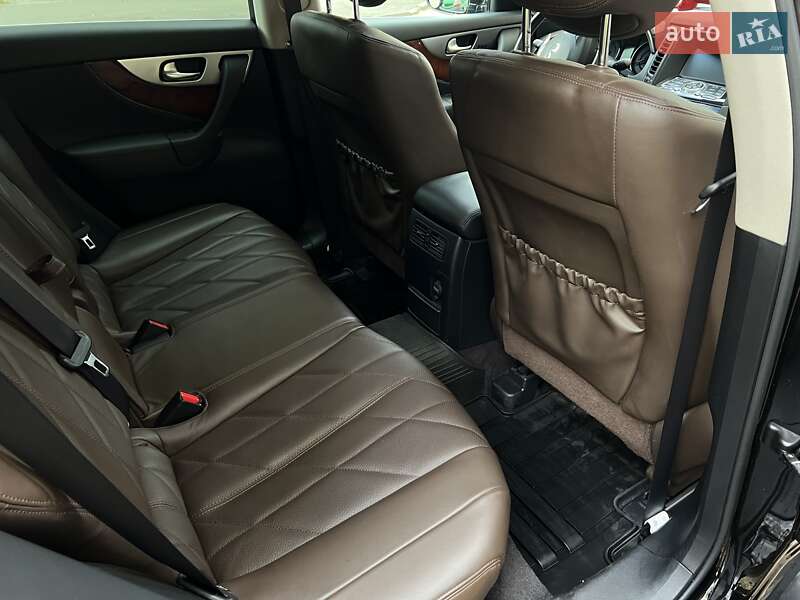 Позашляховик / Кросовер Infiniti QX70 2014 в Києві
