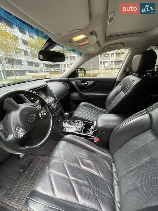 Внедорожник / Кроссовер Infiniti QX70 2013 в Харькове