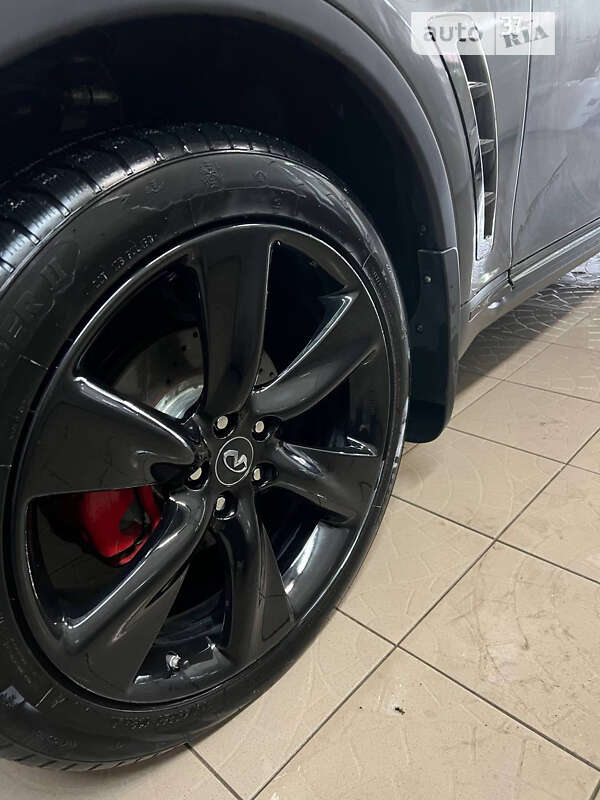 Позашляховик / Кросовер Infiniti QX70 2016 в Вишневому