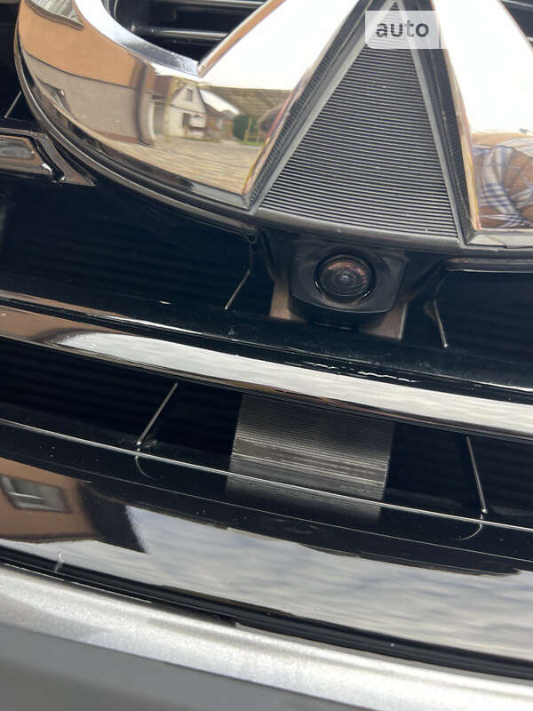 Позашляховик / Кросовер Infiniti QX70 2016 в Вишневому