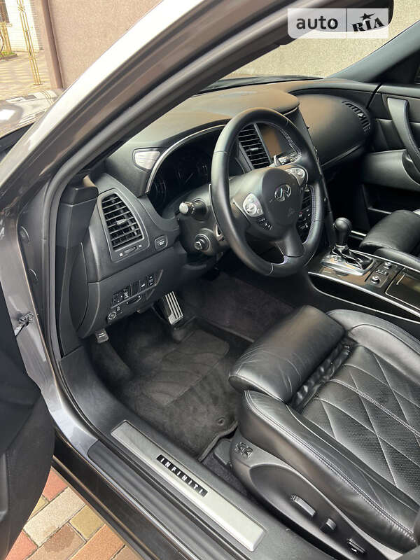 Позашляховик / Кросовер Infiniti QX70 2016 в Вишневому