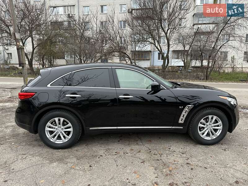 Внедорожник / Кроссовер Infiniti QX70 2016 в Киеве