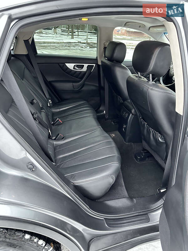 Позашляховик / Кросовер Infiniti QX70 2013 в Южноукраїнську