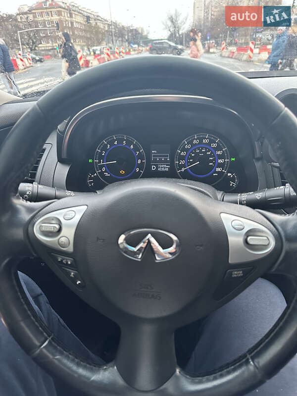 Внедорожник / Кроссовер Infiniti QX70 2015 в Сумах