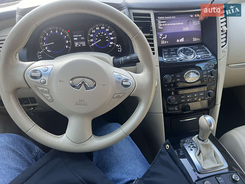 Внедорожник / Кроссовер Infiniti QX70 2013 в Ивано-Франковске