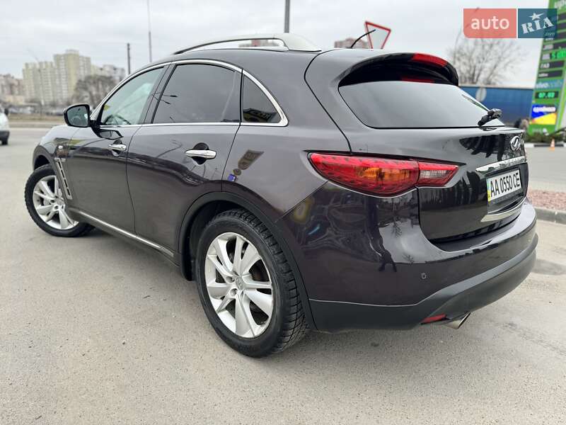 Внедорожник / Кроссовер Infiniti QX70 2013 в Киеве