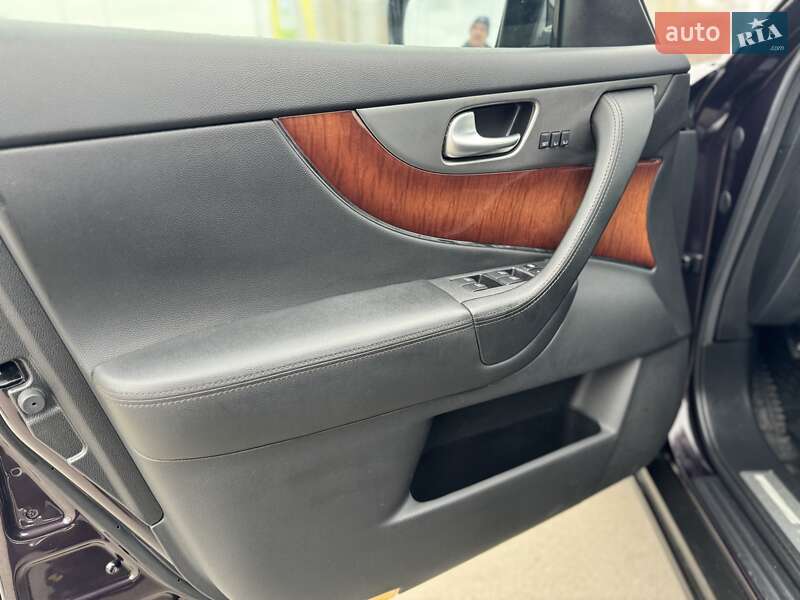 Внедорожник / Кроссовер Infiniti QX70 2013 в Киеве