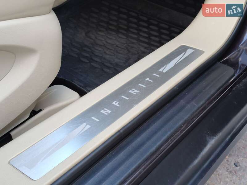 Позашляховик / Кросовер Infiniti QX70 2013 в Львові