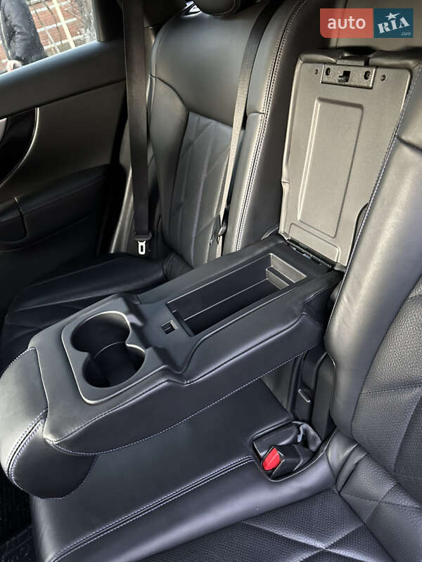 Внедорожник / Кроссовер Infiniti QX70 2015 в Мукачево