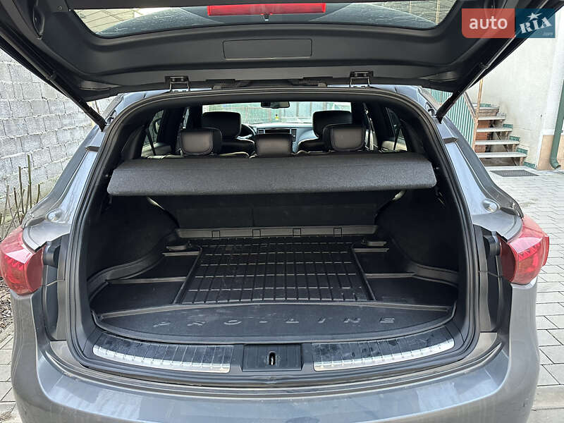 Внедорожник / Кроссовер Infiniti QX70 2015 в Мукачево