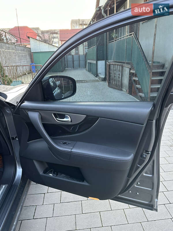 Внедорожник / Кроссовер Infiniti QX70 2015 в Мукачево